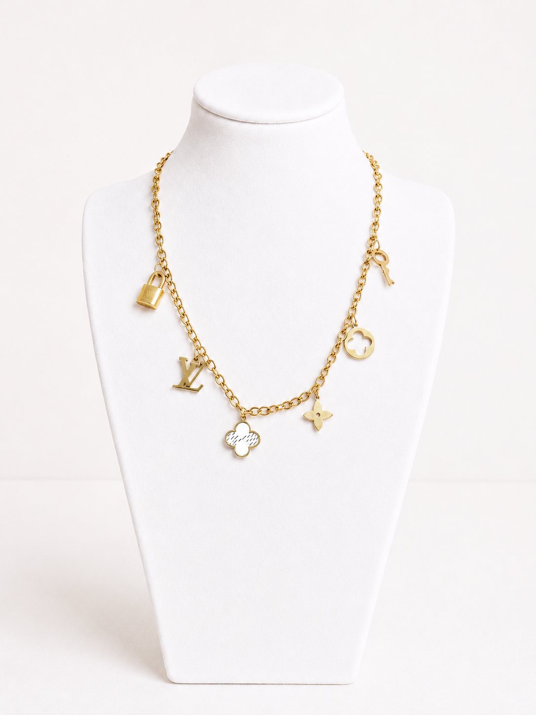 Collier Luxury Charm LV